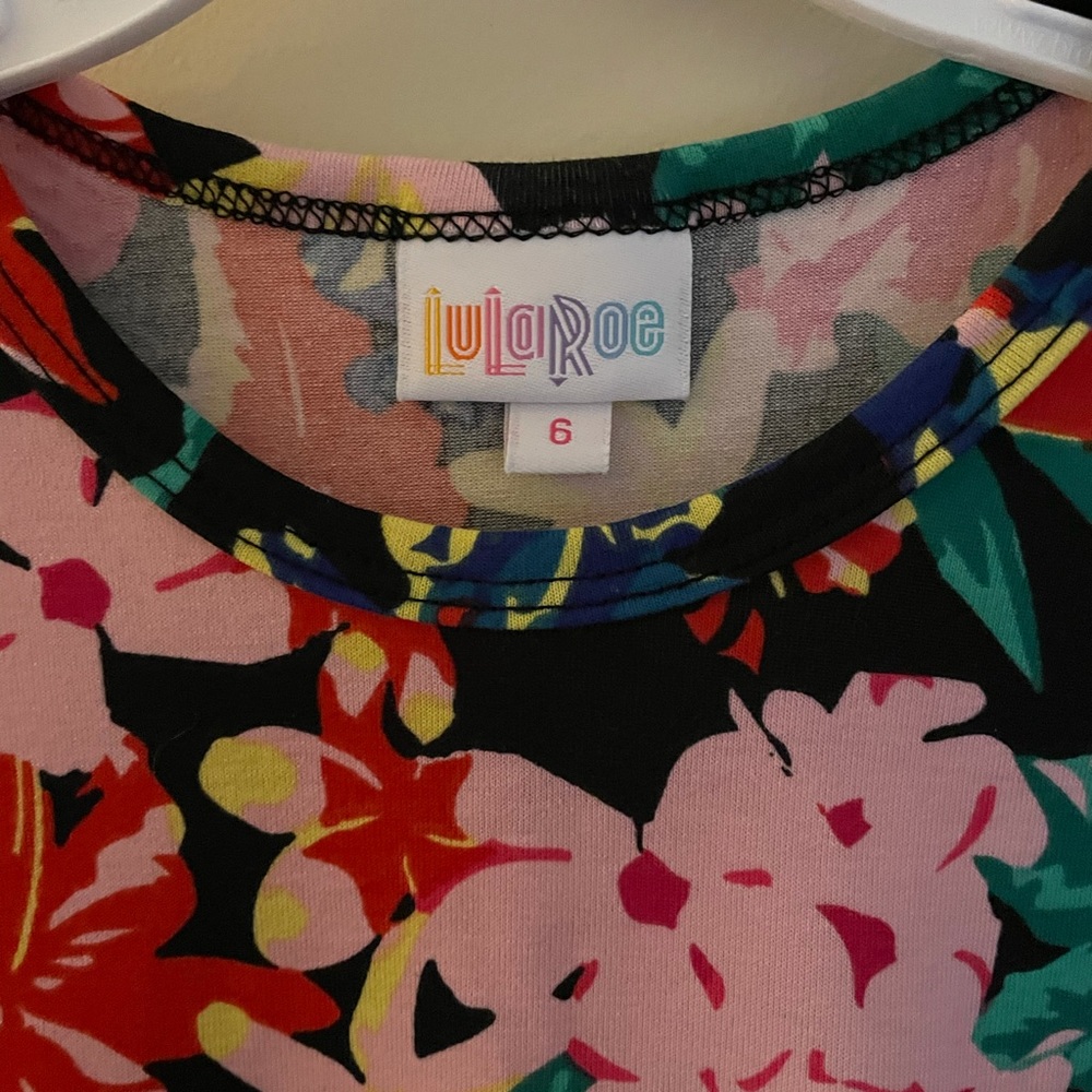 🌹🌹Lularoe Gracie little girl’s shirt - Picture 2 of 5